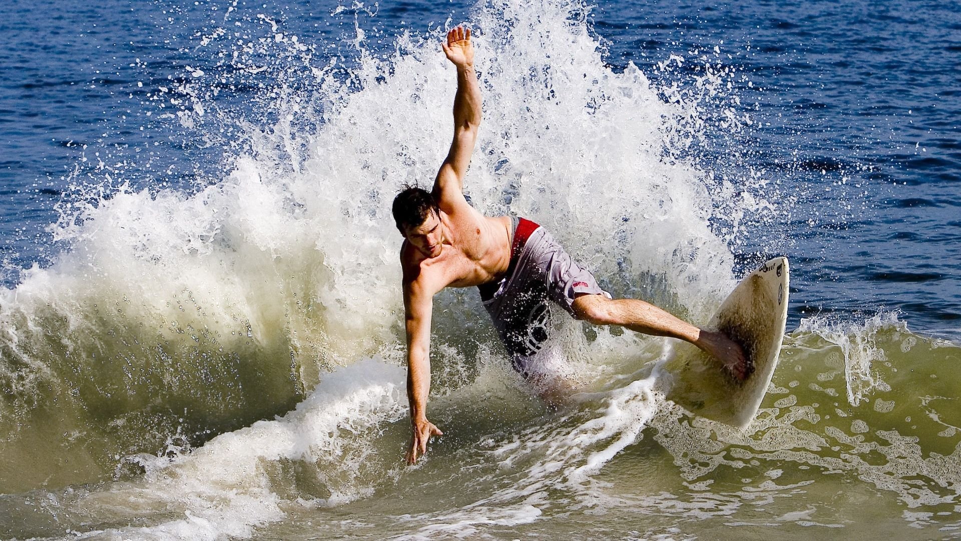 王宗源跳水技术细节获赞，王宗源跳水视频